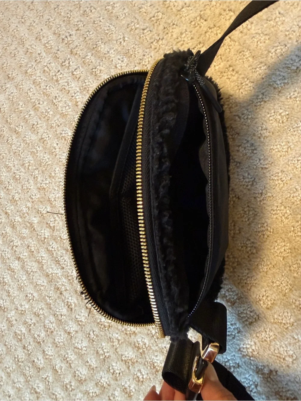Lululemon everywhere belt bag fleece black/gold